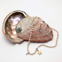 Load image into Gallery viewer, Venus Pearl Choker
