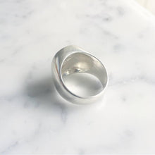Load image into Gallery viewer, Round Signet Ring
