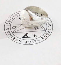 Load image into Gallery viewer, Round Signet Ring
